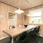 6 Person In Hals-by Traum * הלס