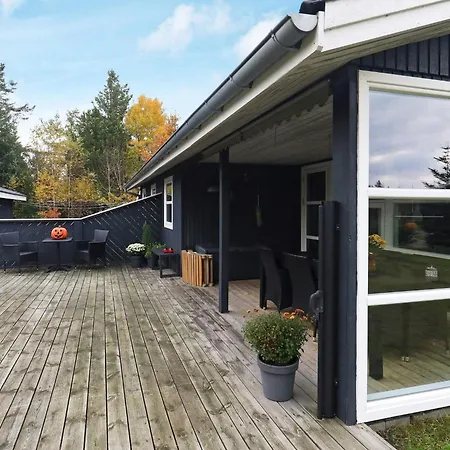 6 Person In Hals-by Traum Hals