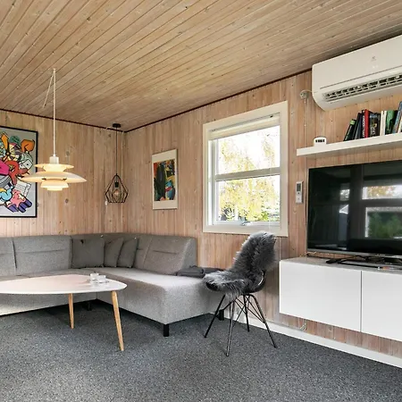 6 Person In Hals-by Traum * Hals